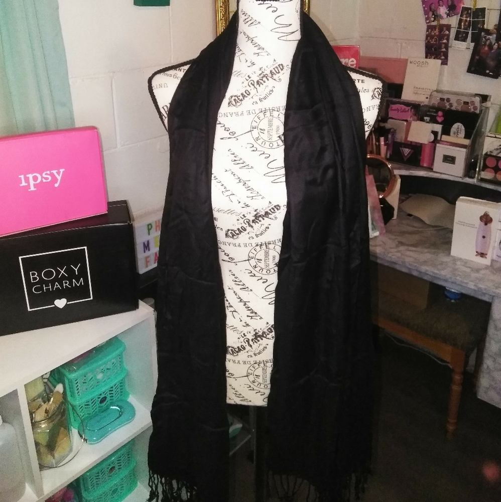 🔥Women's black 🧣 scarf🔥!!BUNDLE!!🔥